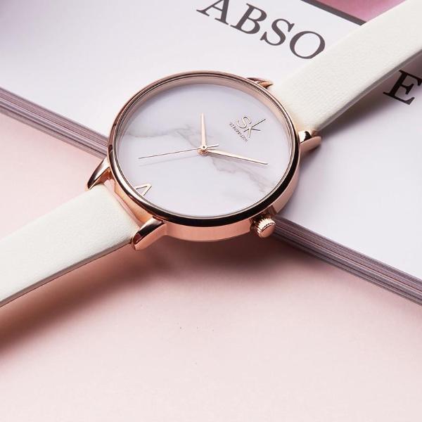 Elegant Woman's Leather Watch